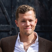 Roman Shemet estimated net worth profile