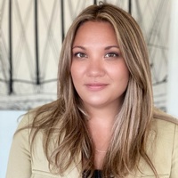 Julia Niiro estimated net worth profile