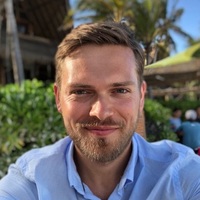Peter Le Bek estimated net worth profile