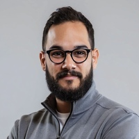 Roberto Ortiz estimated net worth profile
