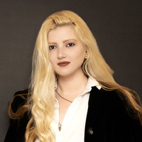 Melina Petsolari estimated net worth profile